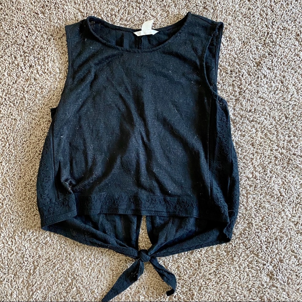 Sleeveless Blouse with Tie